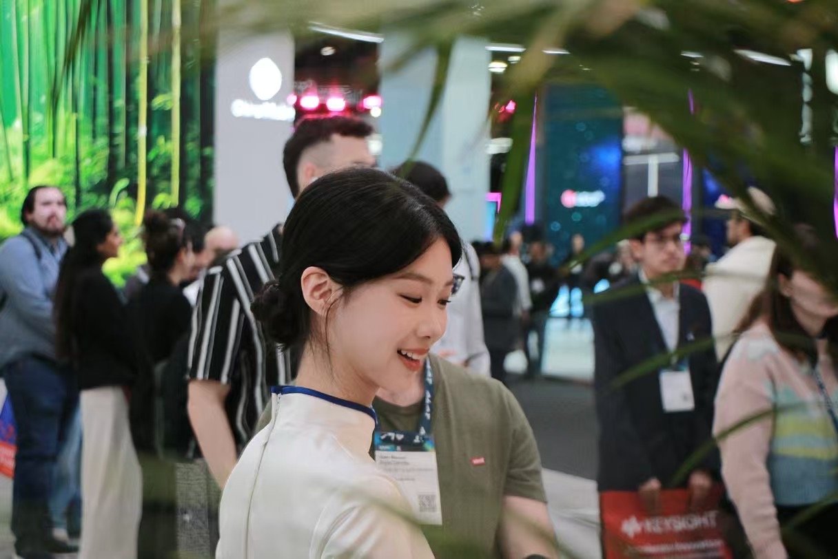 Azafata China Mobile MWC2025